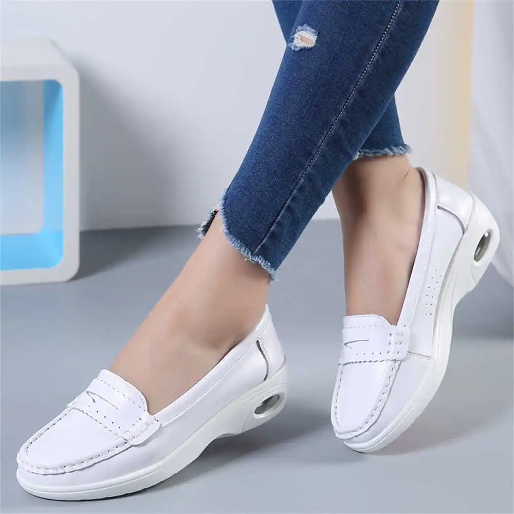 Thick Sole Slipon White Traine - Young Men'S Grooming Kit のレビューと価格