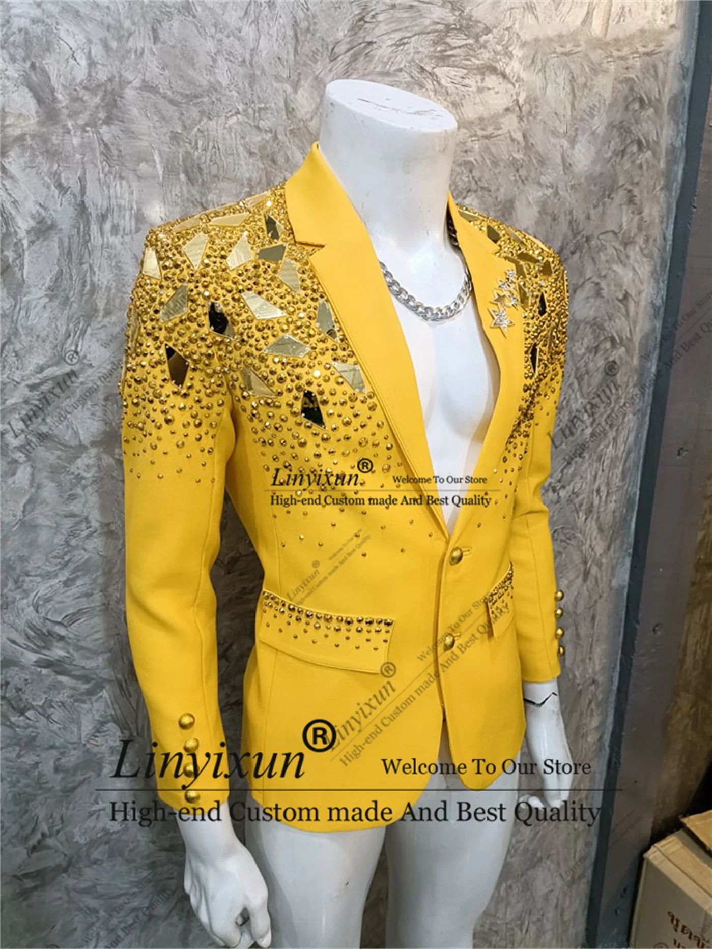 Sparkly Mirror Finish Men Suit - Men'S Grooming Mirror のレビューと価格